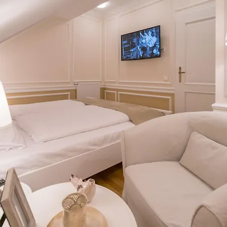 Revelton Aparthotel 4*