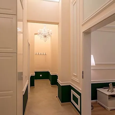 Revelton Aparthotel 4*