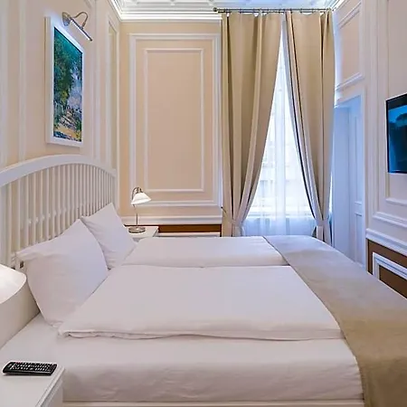 Revelton Aparthotel 4*