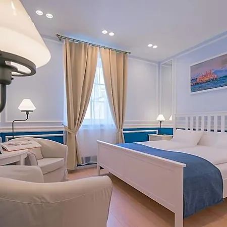 Revelton Aparthotel 4*