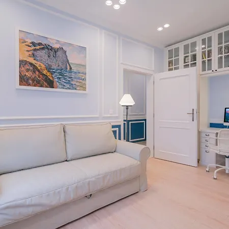 Revelton Aparthotel 4*