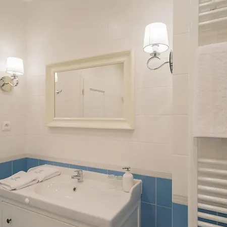 Revelton Aparthotel 4*