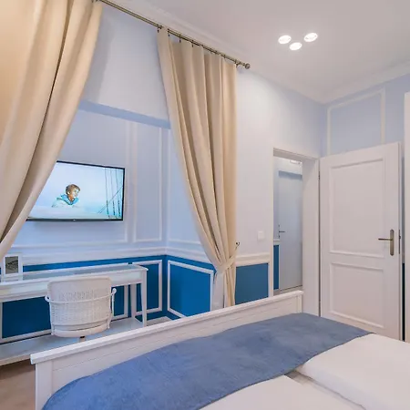 Revelton Aparthotel 4*